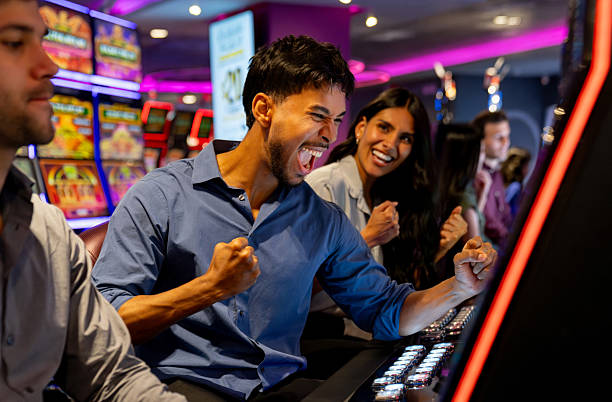 Treasures of Aztec payout table showing symbol values and bonus feature triggers